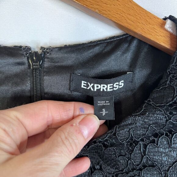 Express NWT Black Lace Overlay Statement Puff Shoulder Elegant Dress Size Small - Picture 8 of 10